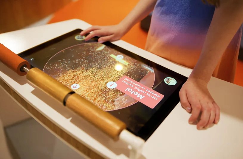 Museum touchscreen interactive experience